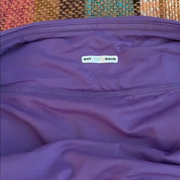 Lululemon shorts. Size 8 - Picture 4 of 5